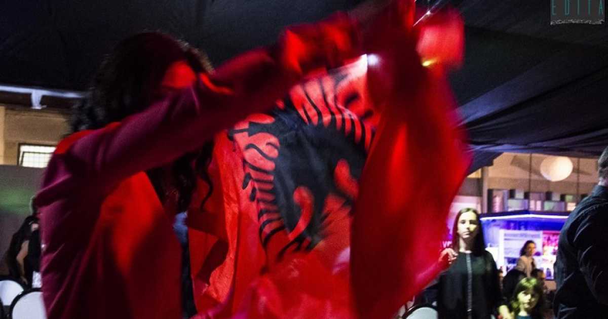 Bari, la festa nazionale albanese: tra bandiere e "plis" un trionfo dell'integrazione